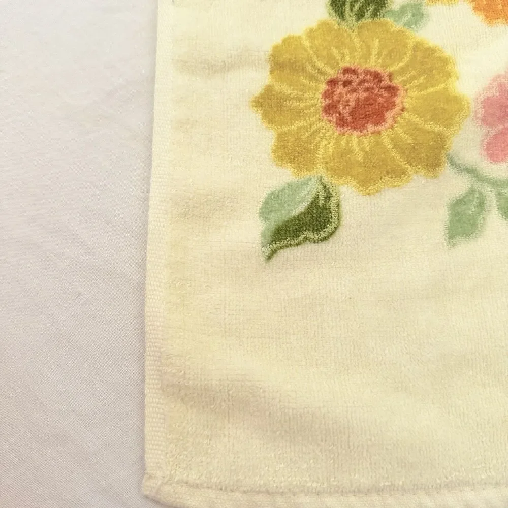 VTG Utica Fine Arts Hand Towel Floral 70s J.P.Stevens Soft Yellow Pink Green USA